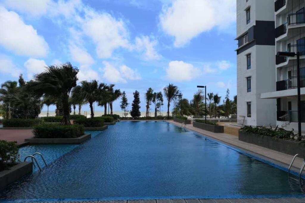 Timurbay Studio Apartment Facing Beautiful Beach Куантан Екстер'єр фото